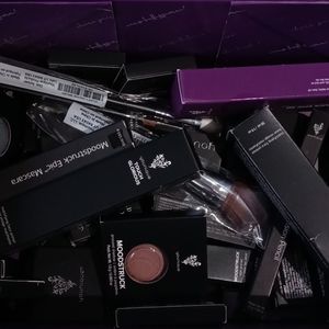UPDATE~PLZ READ-Box of Younique Make Up $623 value